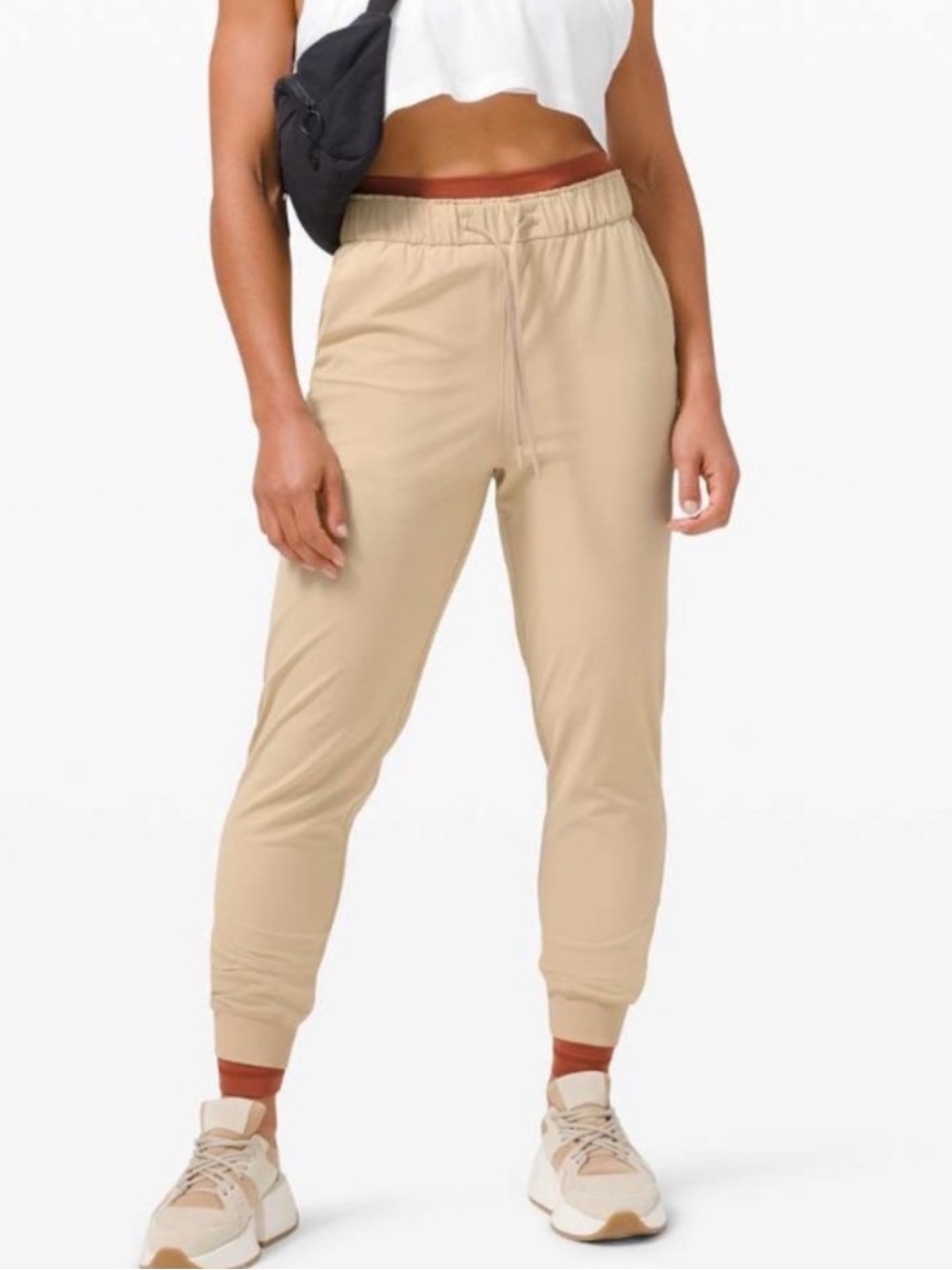 Lululemon keep moving cream jogger size 4